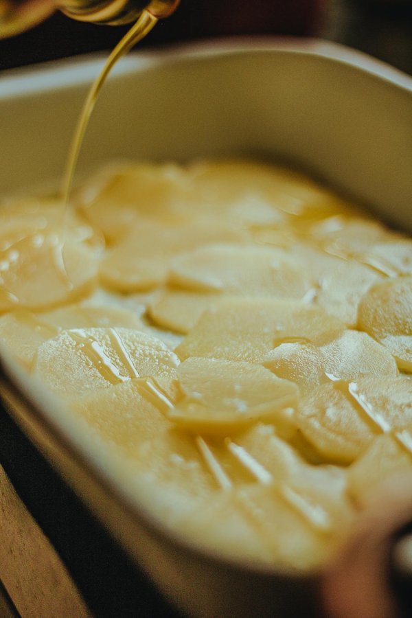 Comment préparer un gratin dauphinois aux champignons pour un plat réconfortant?