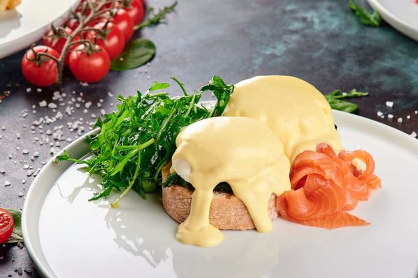 Comment réussir une sauce hollandaise onctueuse pour accompagner des asperges?